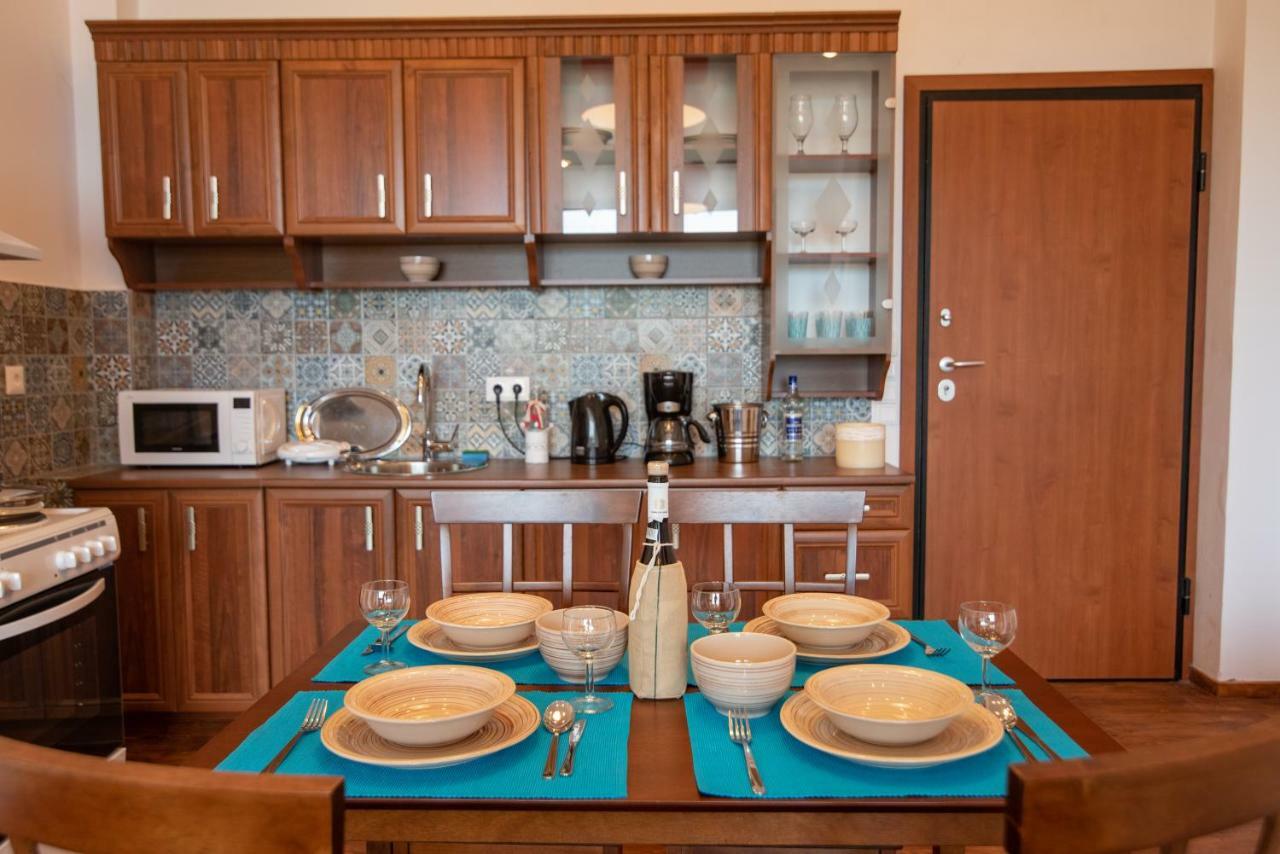 Calypso Apartments Ваті Екстер'єр фото